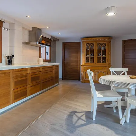 Alfonso Xii Centro Apartmán *